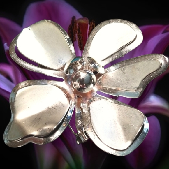 Vintage Mid Century Large Silver Tone Metal Flower Brooch Pin - Picture 12 of 12